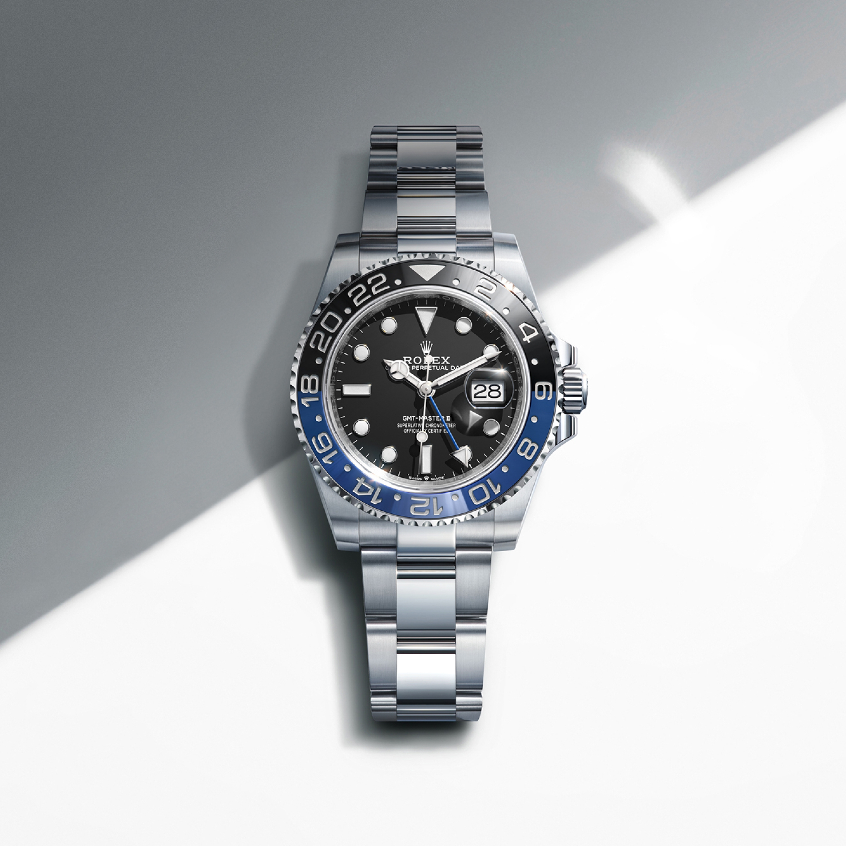 rolex-collection_banner-gmt-master-ii-cover-m126710blnr-0003-portrait_2
